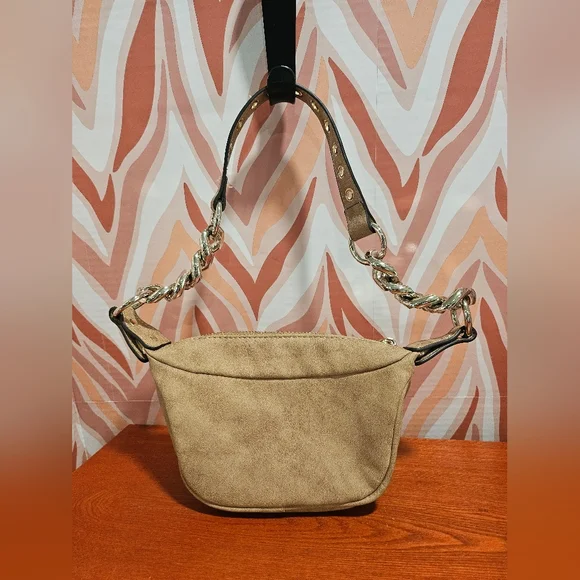 True Religion Shoulder Bag with Gold Chain - Picture 6 of 9